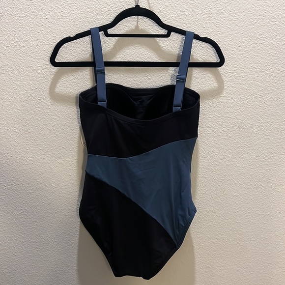 NWT Coco Reef Keepsake Curve Effect Color Block One Piece Swimsuit - Picture 8 of 10